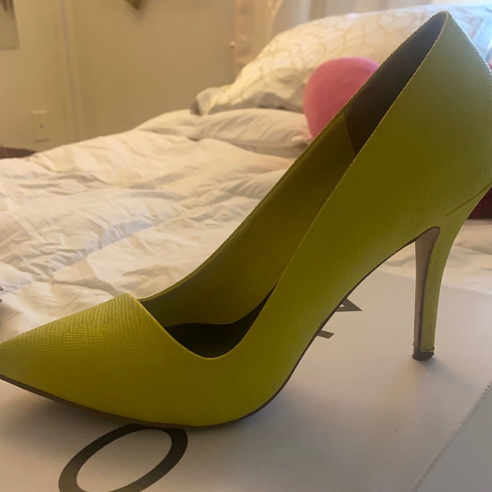 Neon green pump